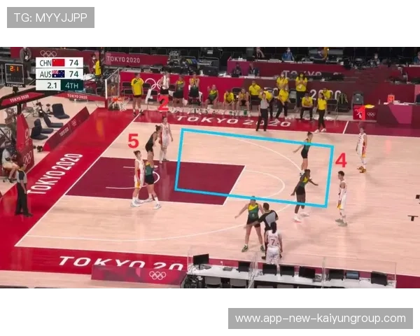女篮主帅暂停战术只有一句：“给她！她今天手感热得发烫！”